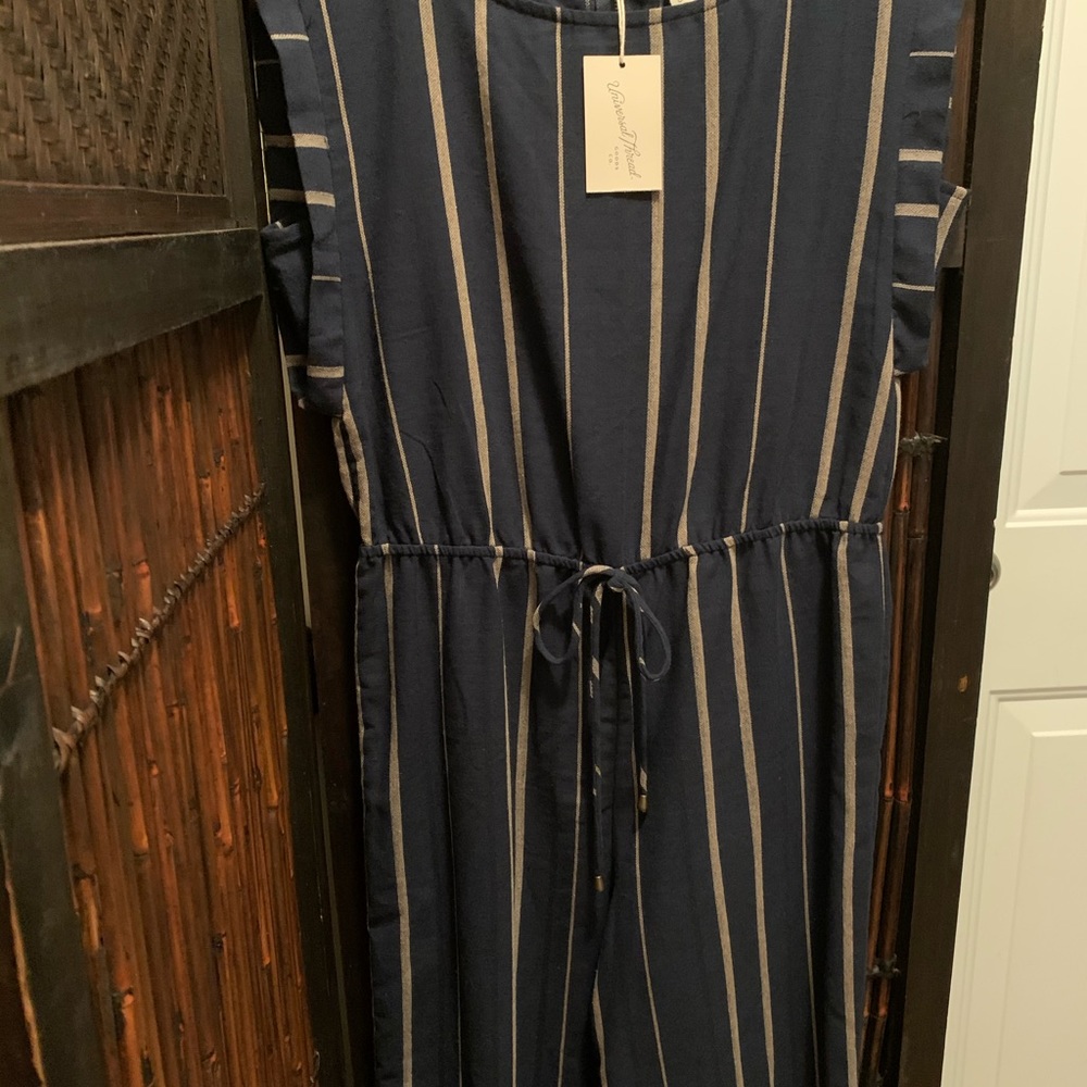 Beautiful comfortable jumper zipper in back